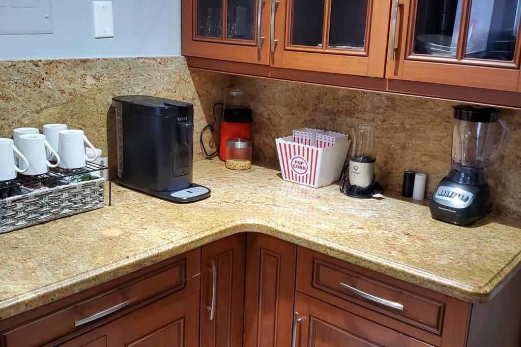 Fully Furnished, Beautiful, Spacious Two Bedroom Condo Lauderhill Bagian luar foto