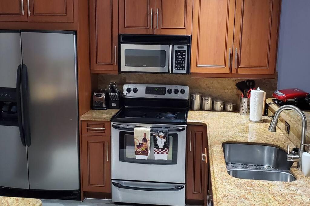 Fully Furnished, Beautiful, Spacious Two Bedroom Condo Lauderhill Bagian luar foto