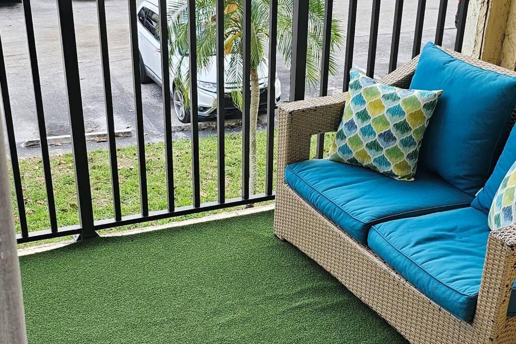 Fully Furnished, Beautiful, Spacious Two Bedroom Condo Lauderhill Bagian luar foto