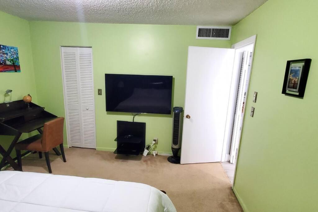 Fully Furnished, Beautiful, Spacious Two Bedroom Condo Lauderhill Bagian luar foto