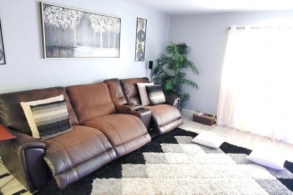 Fully Furnished, Beautiful, Spacious Two Bedroom Condo Lauderhill Bagian luar foto
