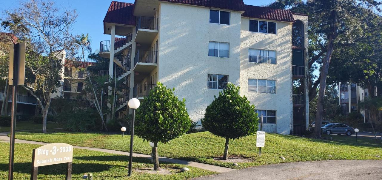Fully Furnished, Beautiful, Spacious Two Bedroom Condo Lauderhill Bagian luar foto